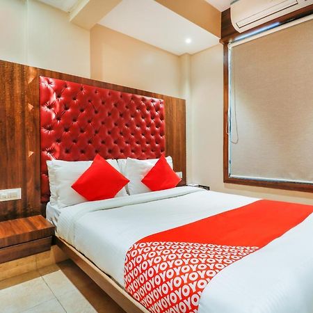 OYO 70475 Hotel Sea Breeze Mumbai  Buitenkant foto