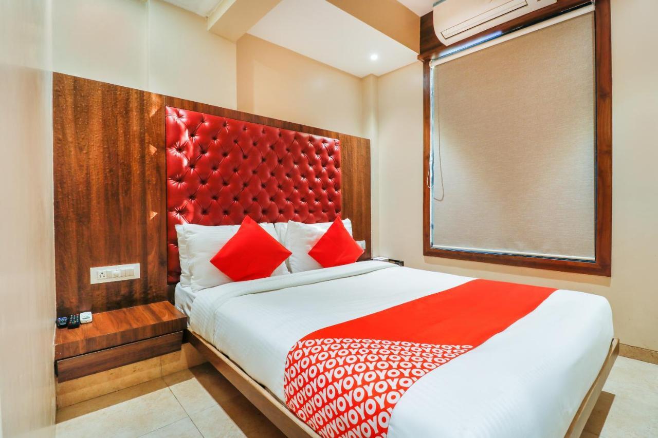 OYO 70475 Hotel Sea Breeze Mumbai  Buitenkant foto