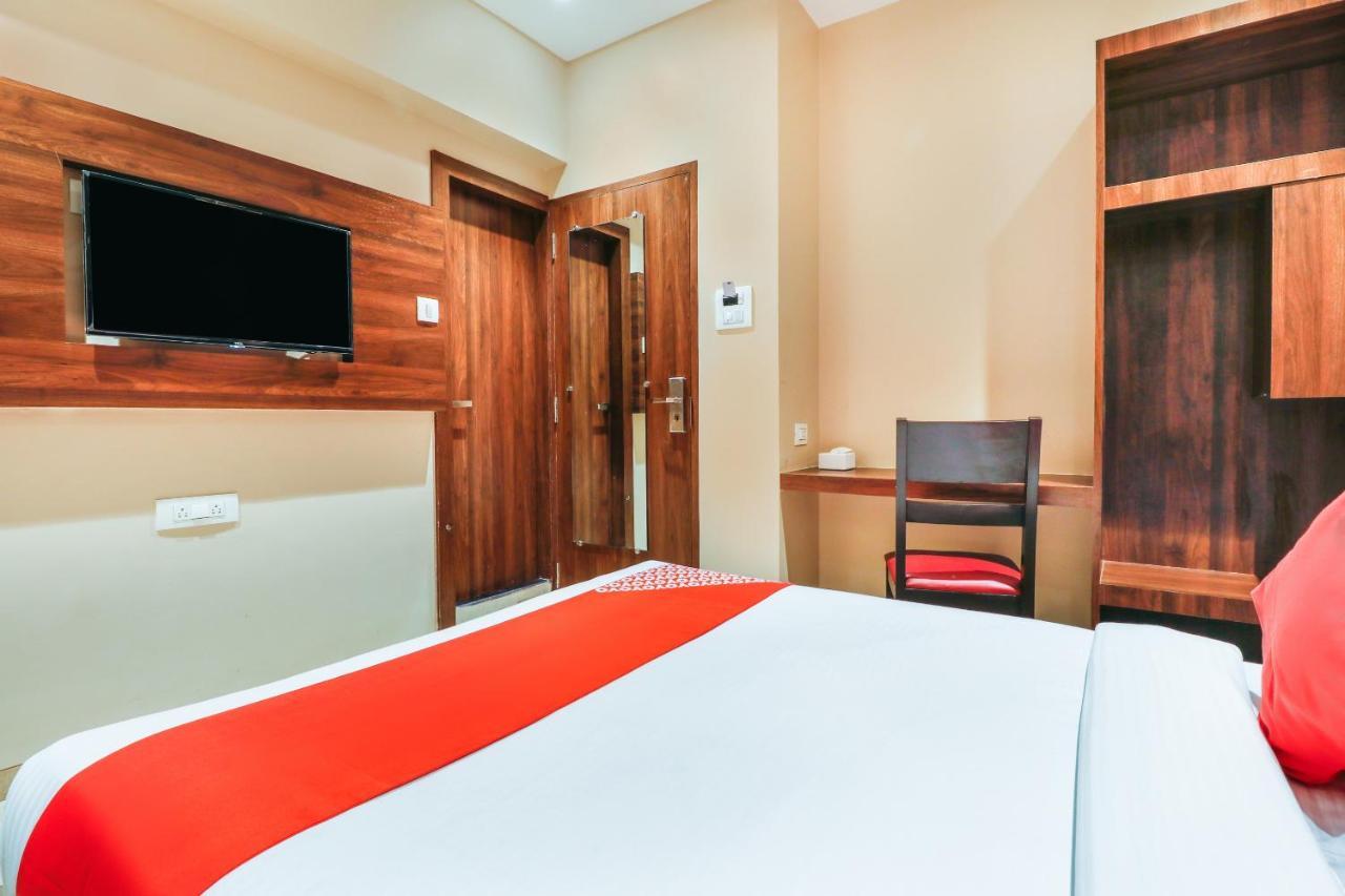 OYO 70475 Hotel Sea Breeze Mumbai  Buitenkant foto