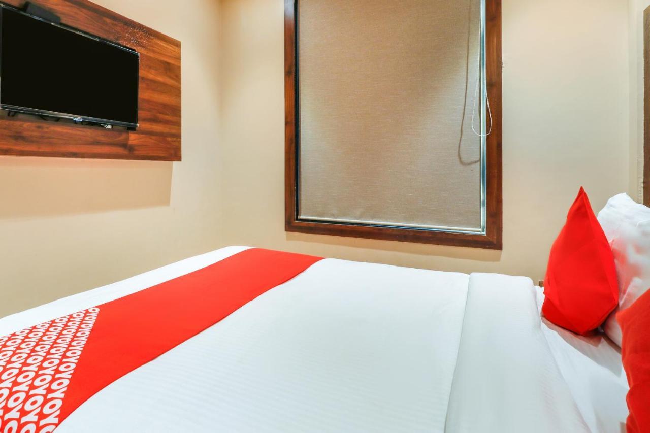 OYO 70475 Hotel Sea Breeze Mumbai  Buitenkant foto
